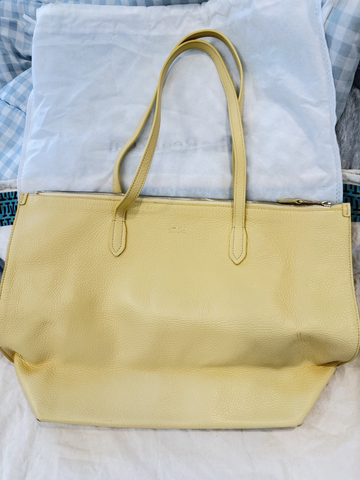 Furla big shoulder bag. Genuine/Real leather. Fits A4 letter and laptop