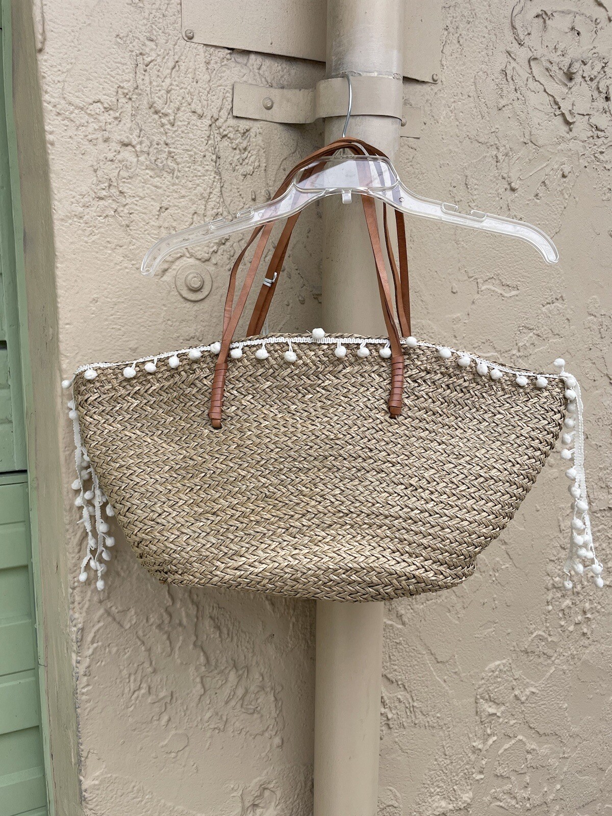 Z&L Anthropology Beige Boho tote Straw Beach Shoulder Bag White Pom Pom (READ)