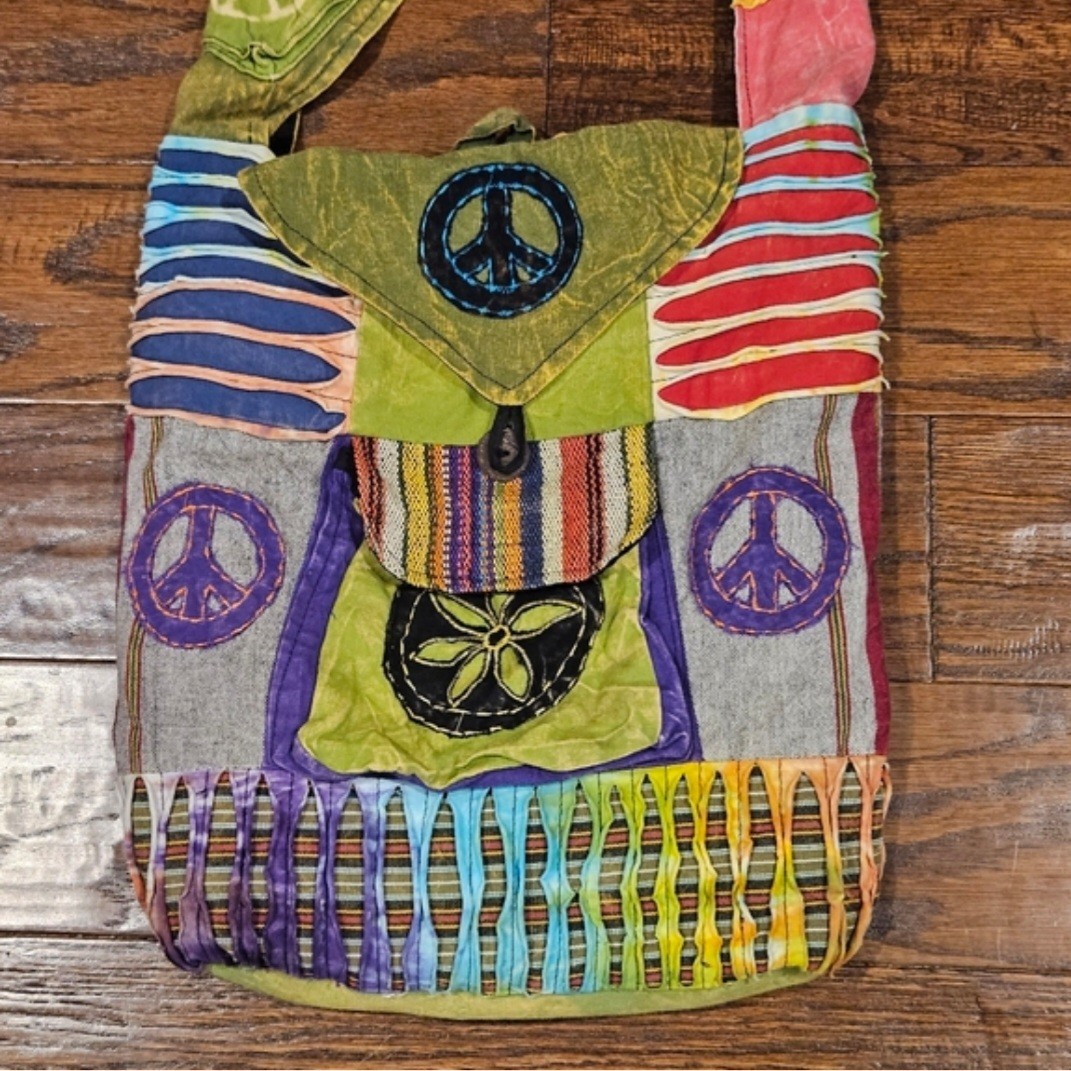 NWOT KPC Boho Hippie Crossbody/Backpack – Multi-Colored