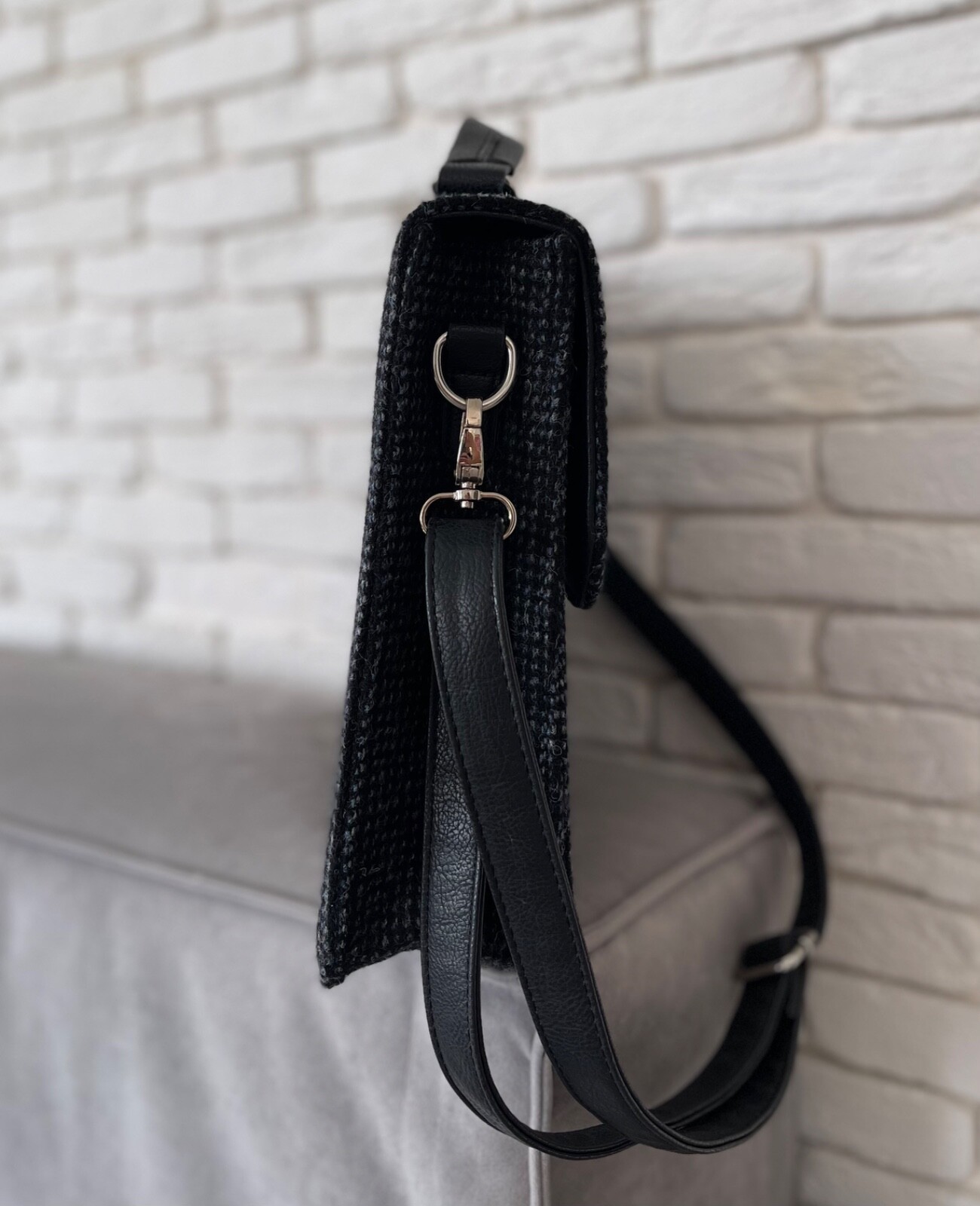 Harris Tweed Islander Handbag – Black & Grey Herringbone Wool Bag Belted