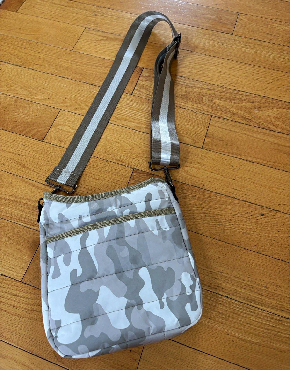 HAUTE SHORE Gray White Camo Medium Crossbody Bag Zip Top Lined Black HW