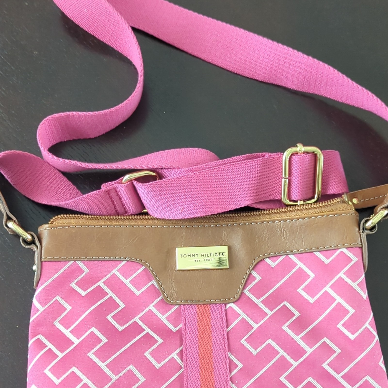 Tommy Hilfiger Logo Crossbody Bag Pink/Brown Zip Closure Adjustable Strap