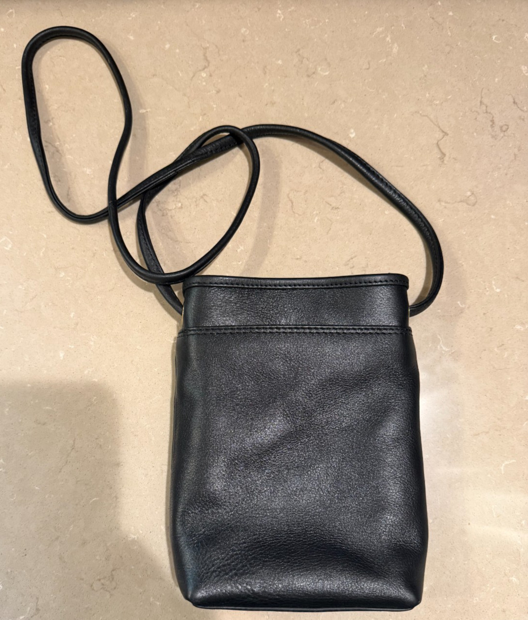 iLi New York RFID Blocking Genuine Black Leather Crossbody Purse