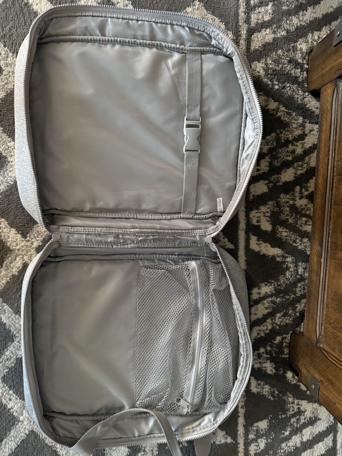 Frida Mom TraveLing Bag Used Very Good Condition