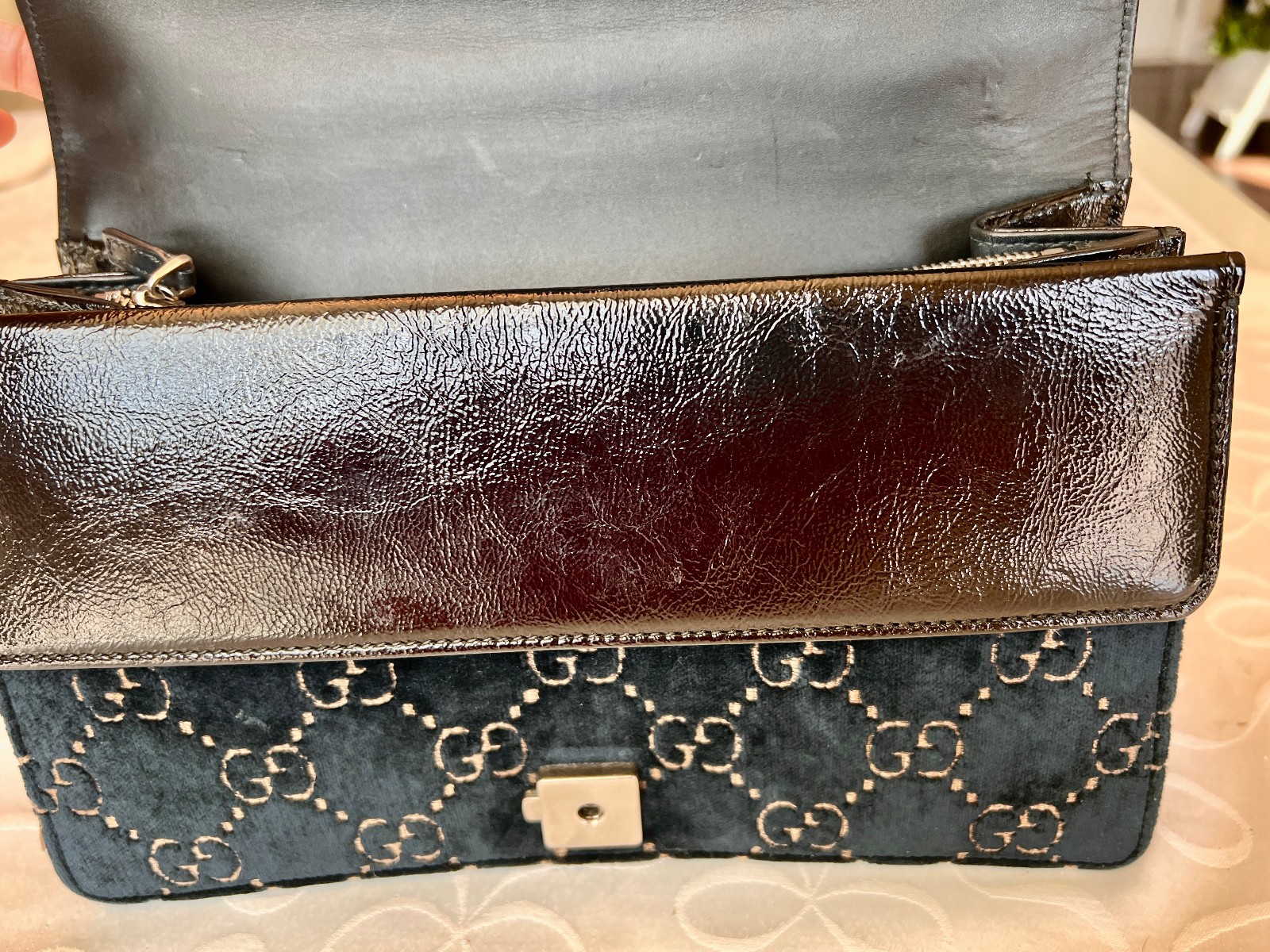 Authentic Gucci Medium GG Velvet Dionysus in Dark Navy Blue. Very good condition