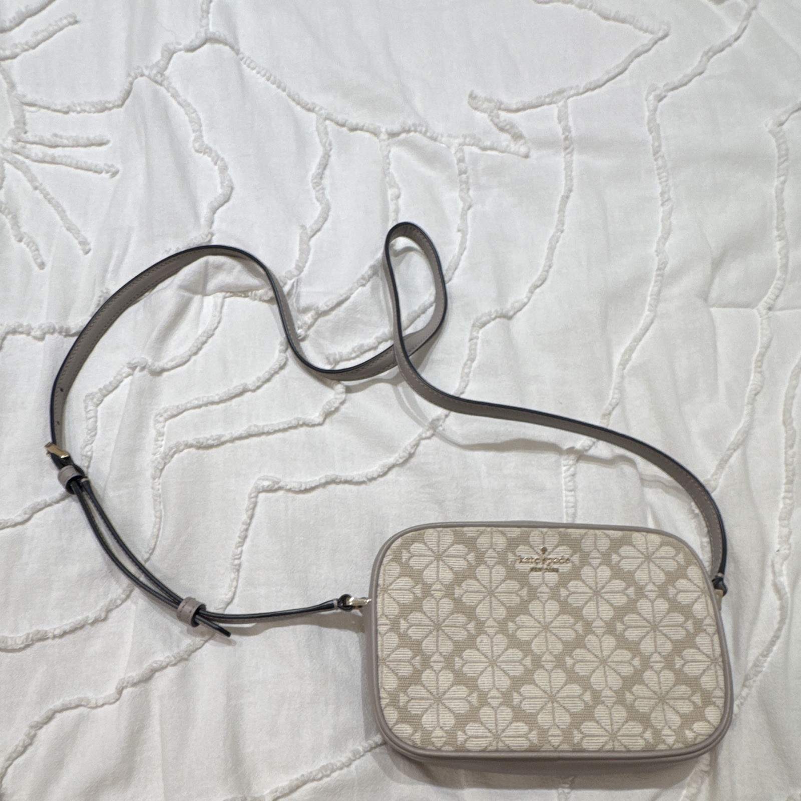 kate spade new york Women’s Beige Floral Crossbody Zip, Adjustable Strap
