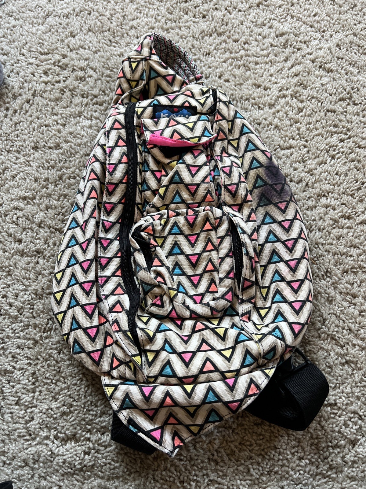 KAVU Original Multi Color Triangles Rope Sling Bag Zippered Pockets EUC