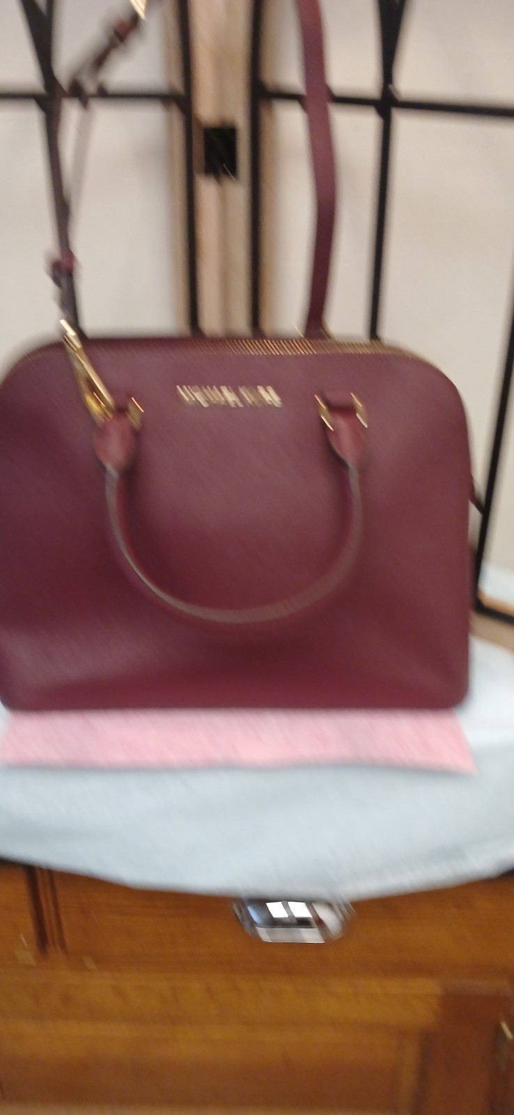 michael kors upscale handbag in Plum zipper closure side pocket strap and handle