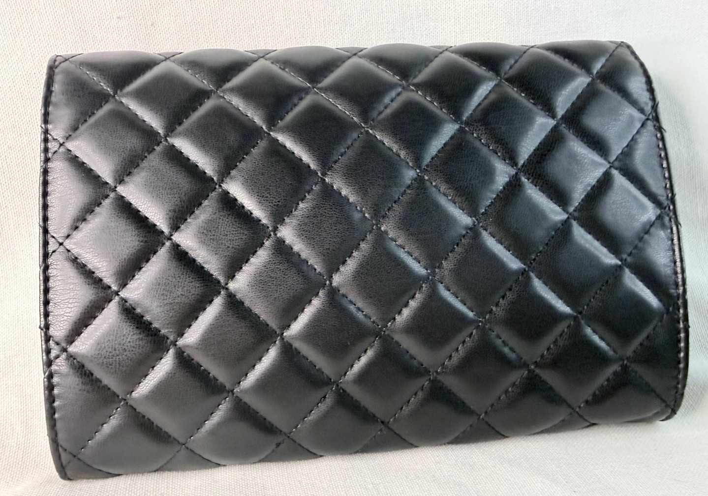 Badgley Mischka Women’s Black Quilted Studded Clutch Gold Chain, Turn Lock