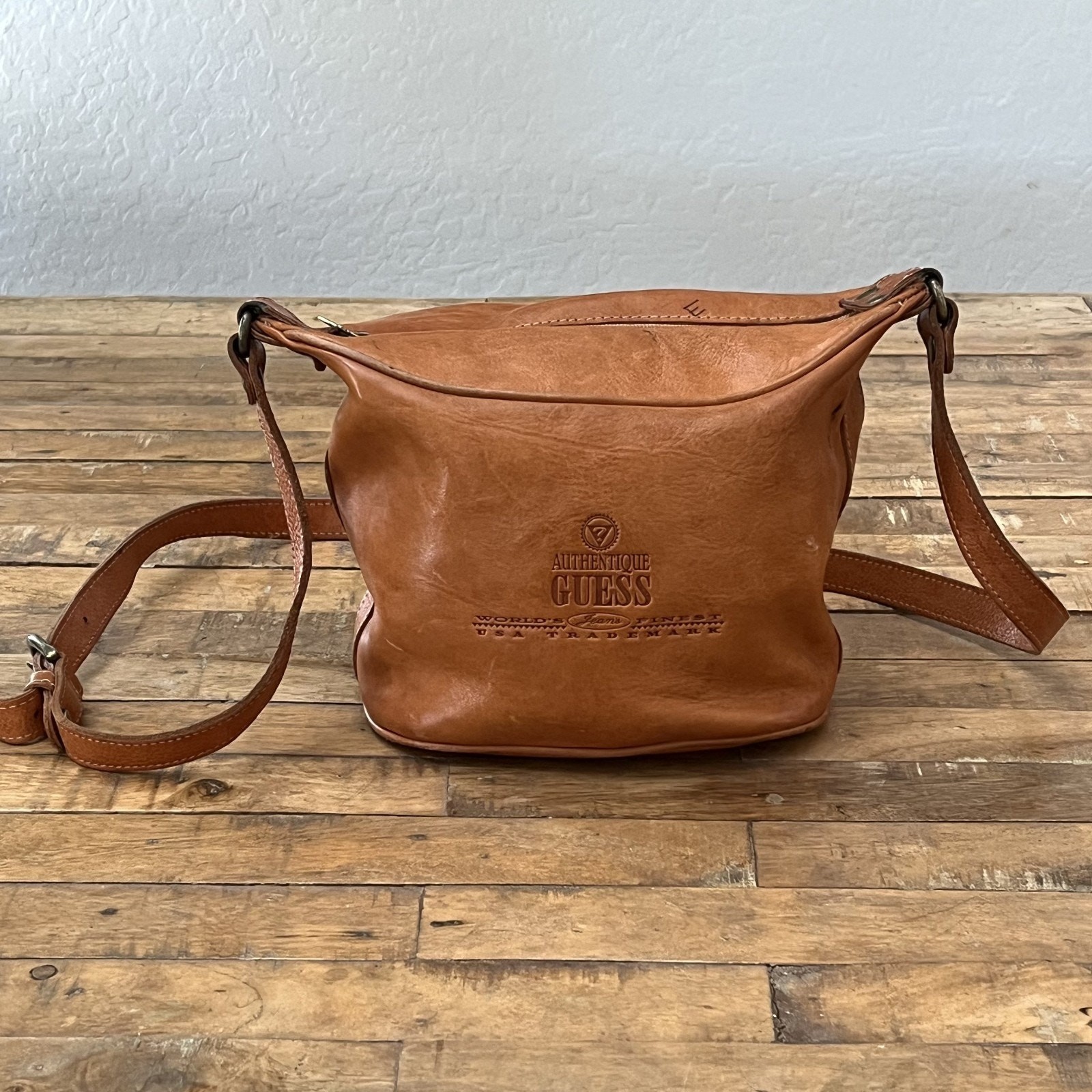 Vintage Authentique Guess Leather Crossbody Bag 5.5 in Embossed Logo