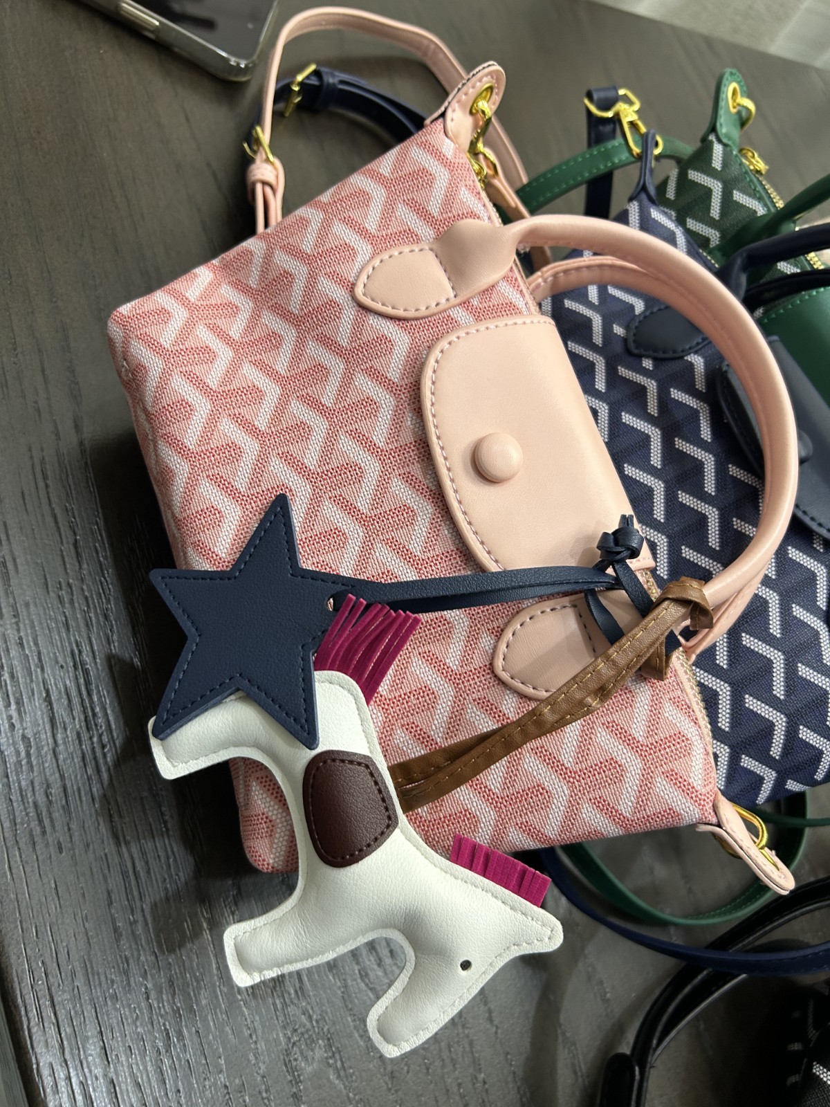 CUTE TRENDING BAGS CROSSBODY STRAP INCLUDED AVAILABLE IN MANY COLORS