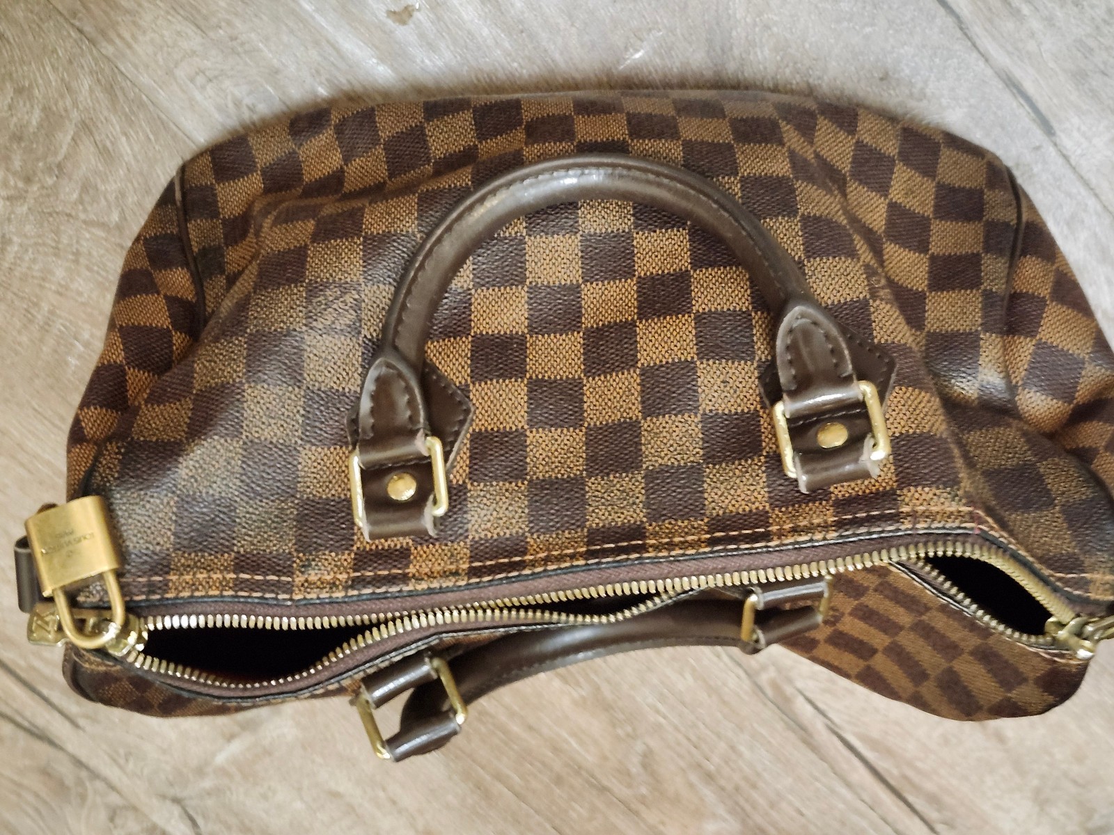 Authentic Louis Vuitton speedy damier Ebene 30 Handbag used