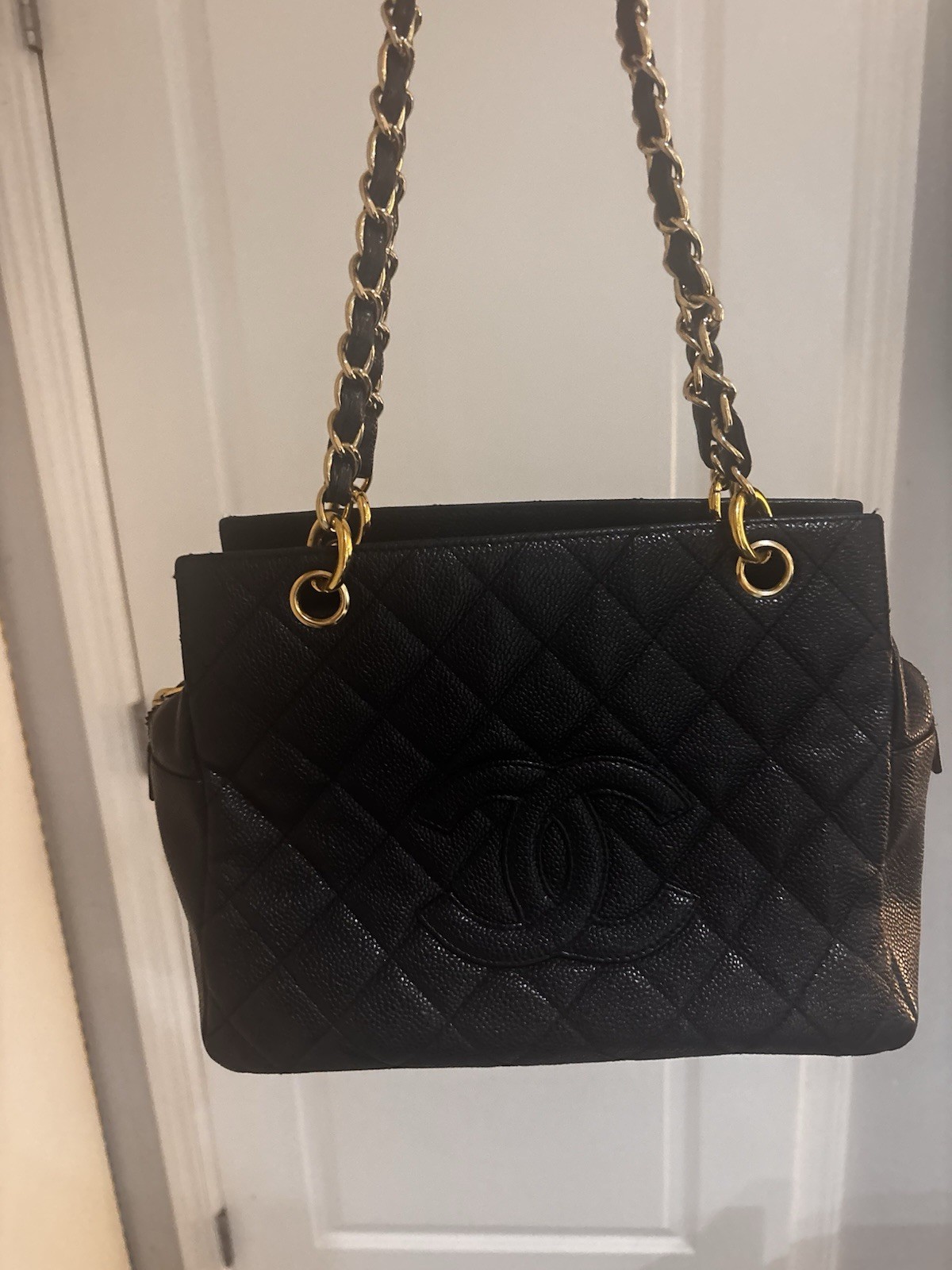 CHANEL Black Quilted Shoulder Bag Gold Chain Strap Zip Closure Detachable
