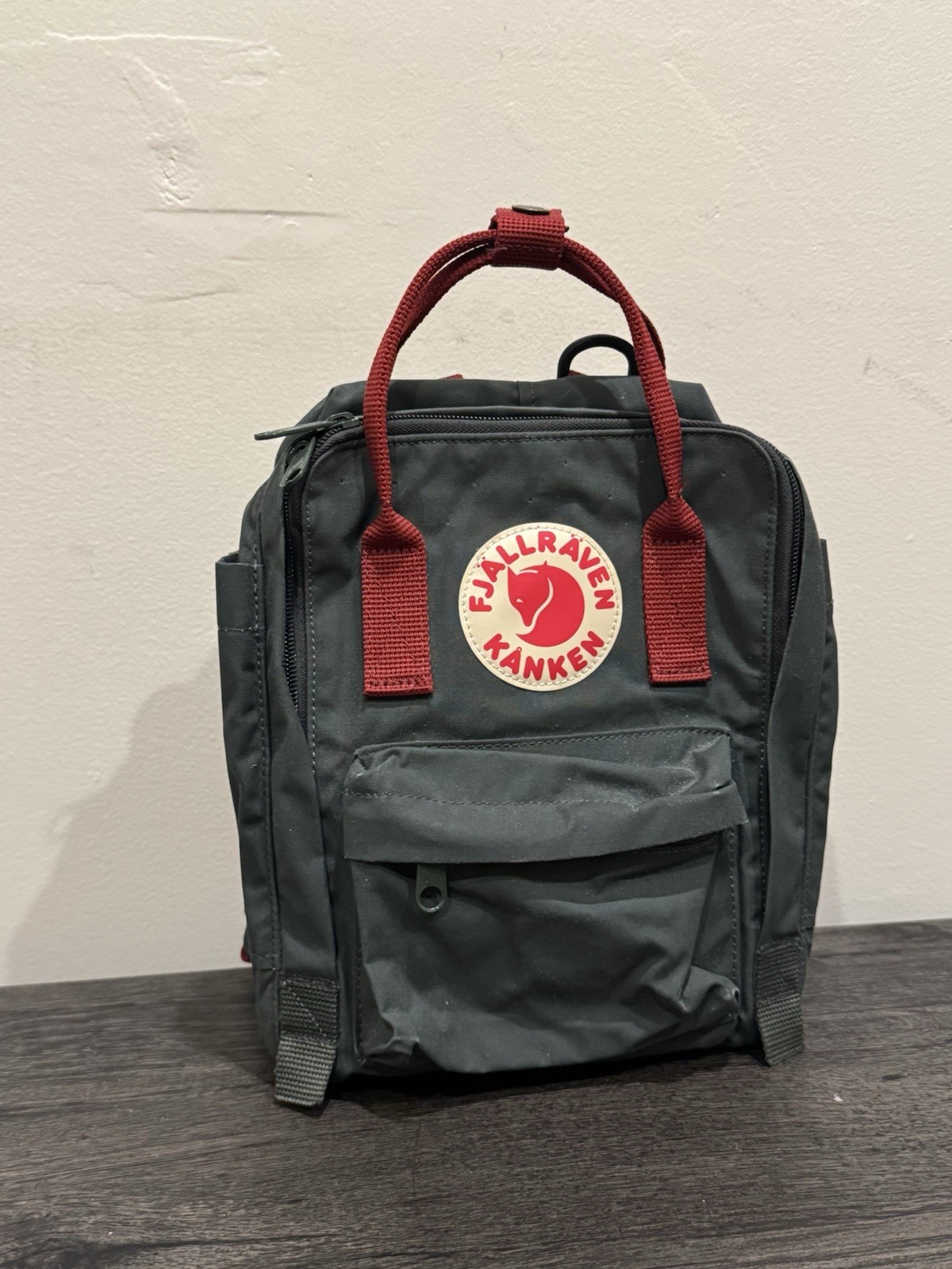 Fjällräven Kanken Mini Backpack – Forest Green/Ox Red
