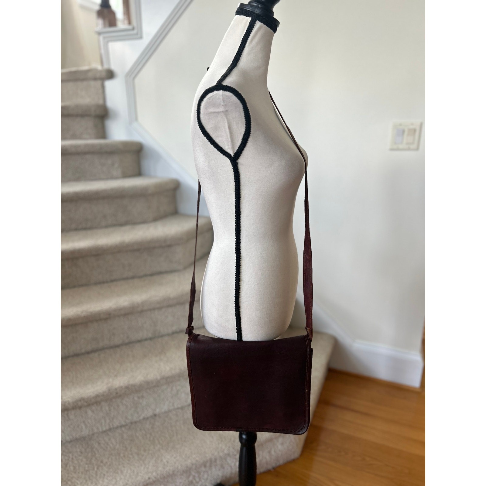 Vintage Unbranded Chocolate Brown Leather Crossbody Satchel 10×11 inches