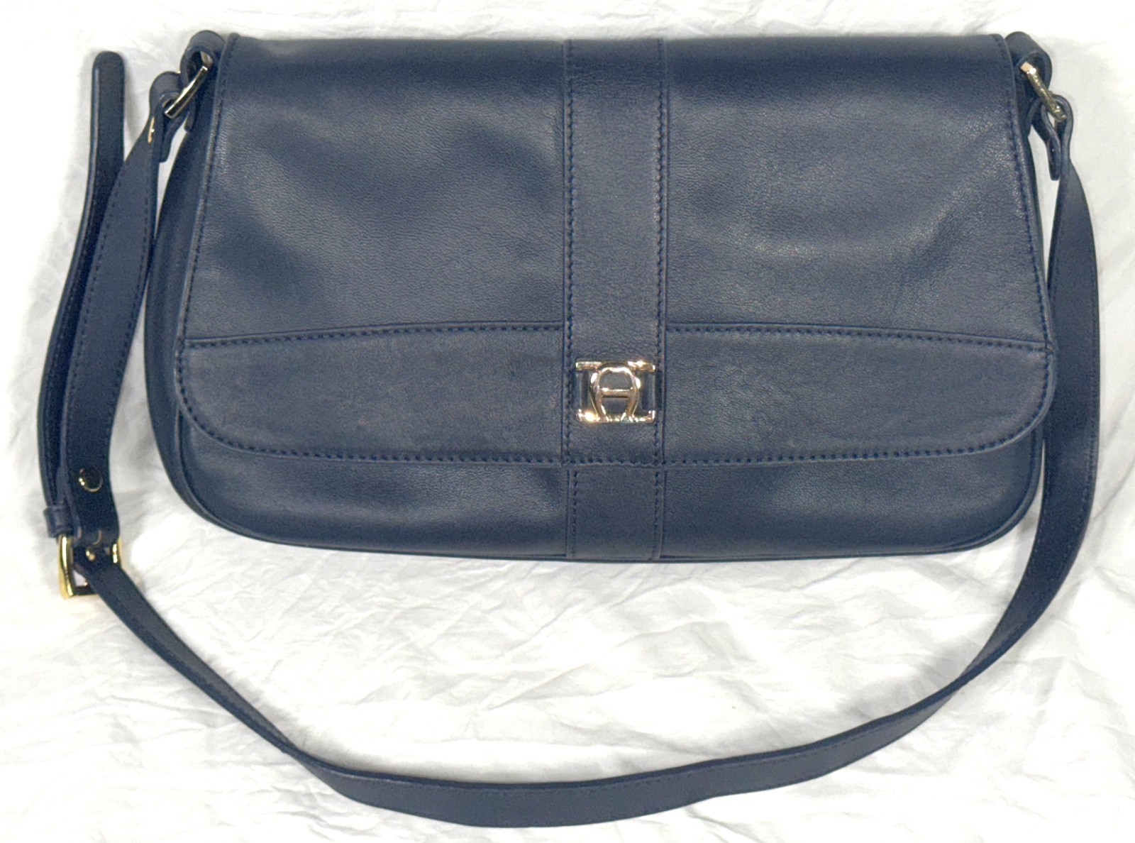 Etienne Aigner VTG 80/90’s M Leather Navy Blue Shoulder Bag Purse Handbag Y2K