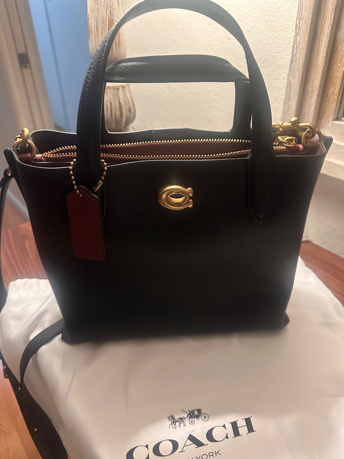 Coach Willow 24 Pebbled Leather Turnlock Tote Bag Purse Black shoulder strap zip
