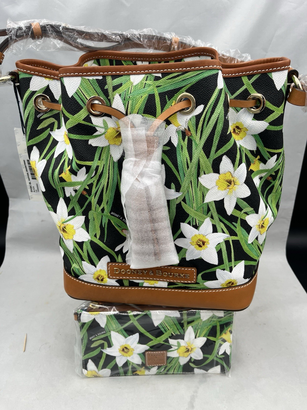 NWT DOONEY and BOURKE Black Daffodil Drawstring Flower Bucket Bag w/ wristlet
