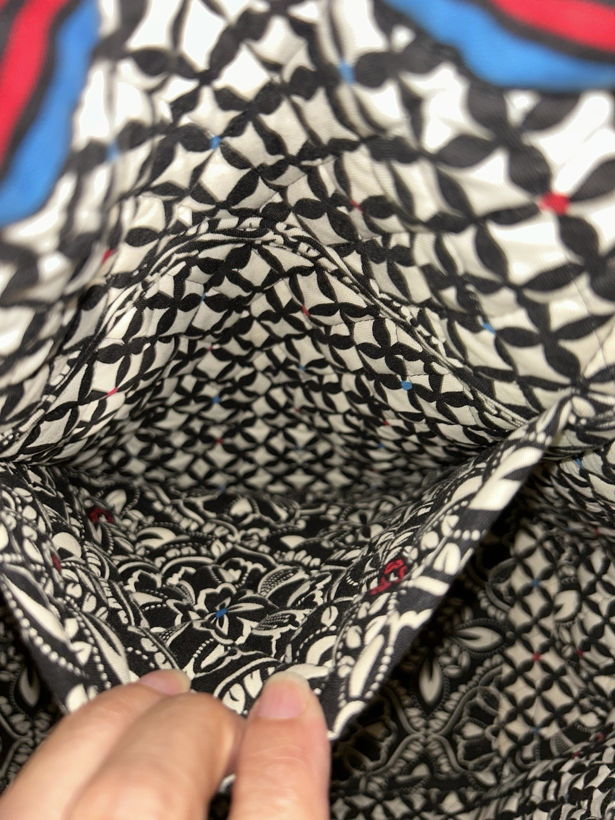 Vera Bradley Large Toggle Tote Barcelona Retired Pattern Red White Black Blue