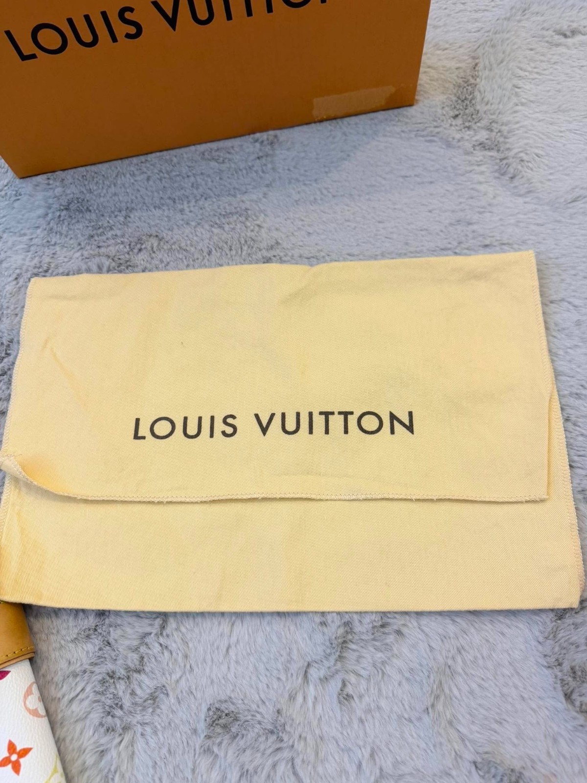 Louis Vuitton Shirley Monogram Multicolore Murakami White Handbag S-Lock