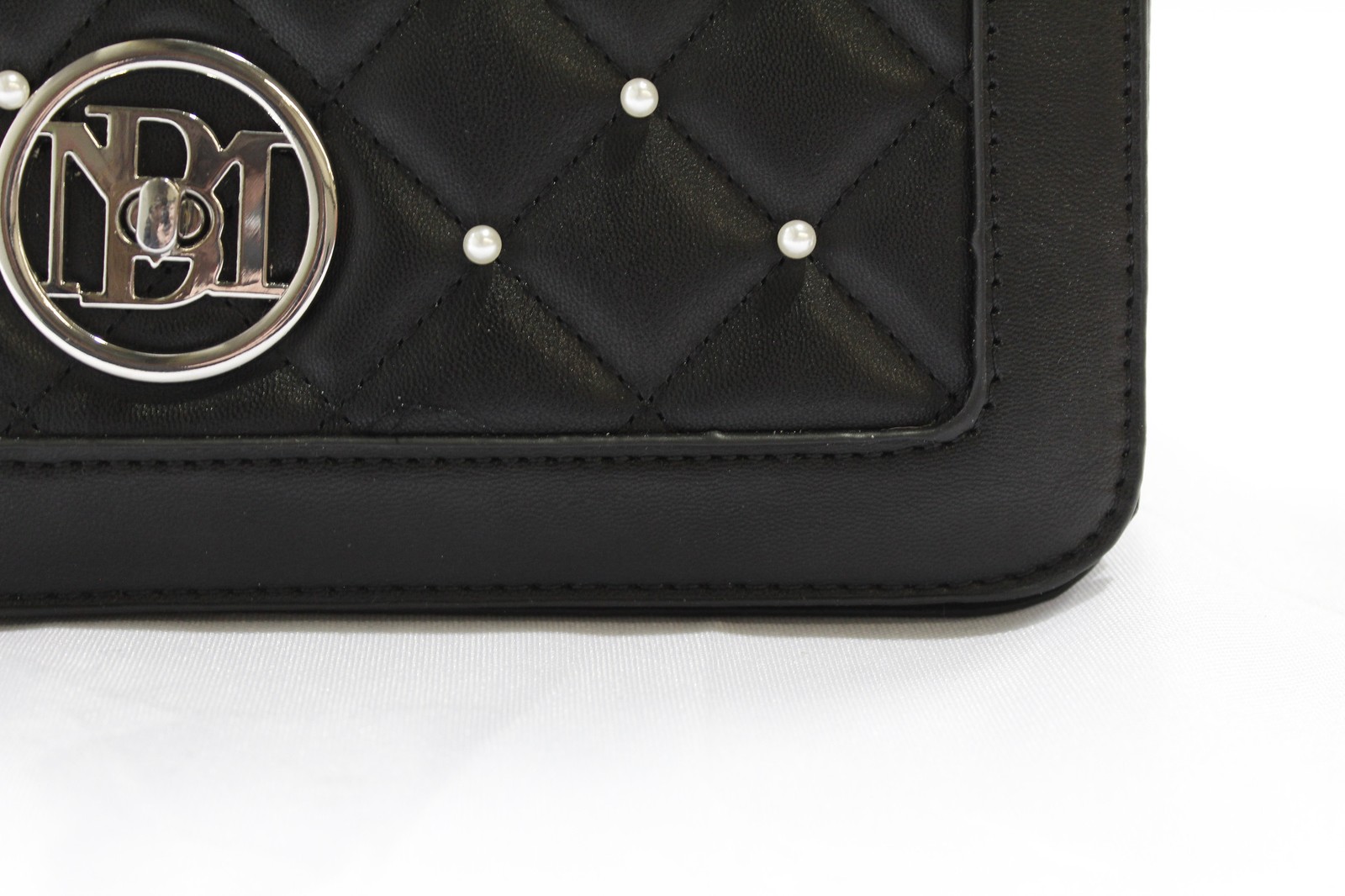 Studio Badgley Mischka Women’s Pearl Detail Quilted Crossbody BE5 Black One Size