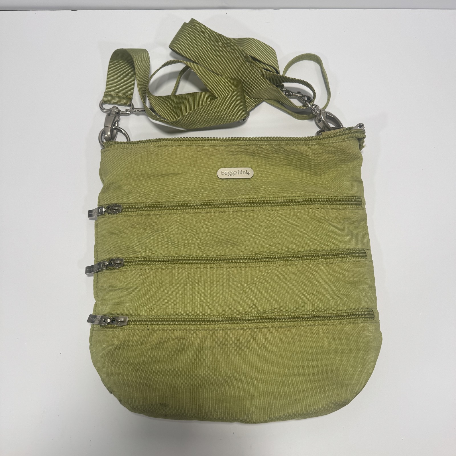 Baggallini Multi-Pocket Crossbody Bag Olive Green Nylon Adjustable Strap Travel