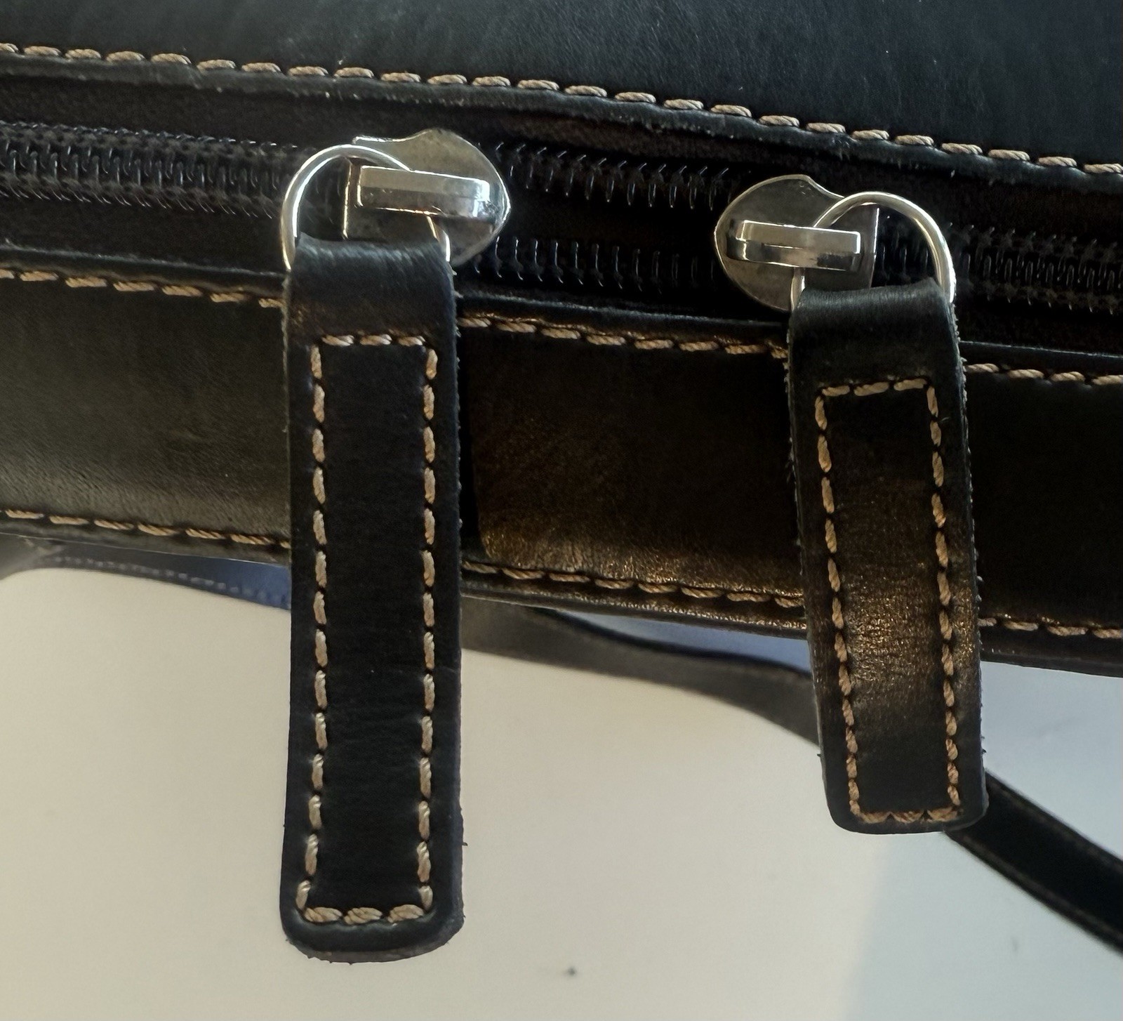 Nannini brown leather shoulder bag. fits small laptop or ipad