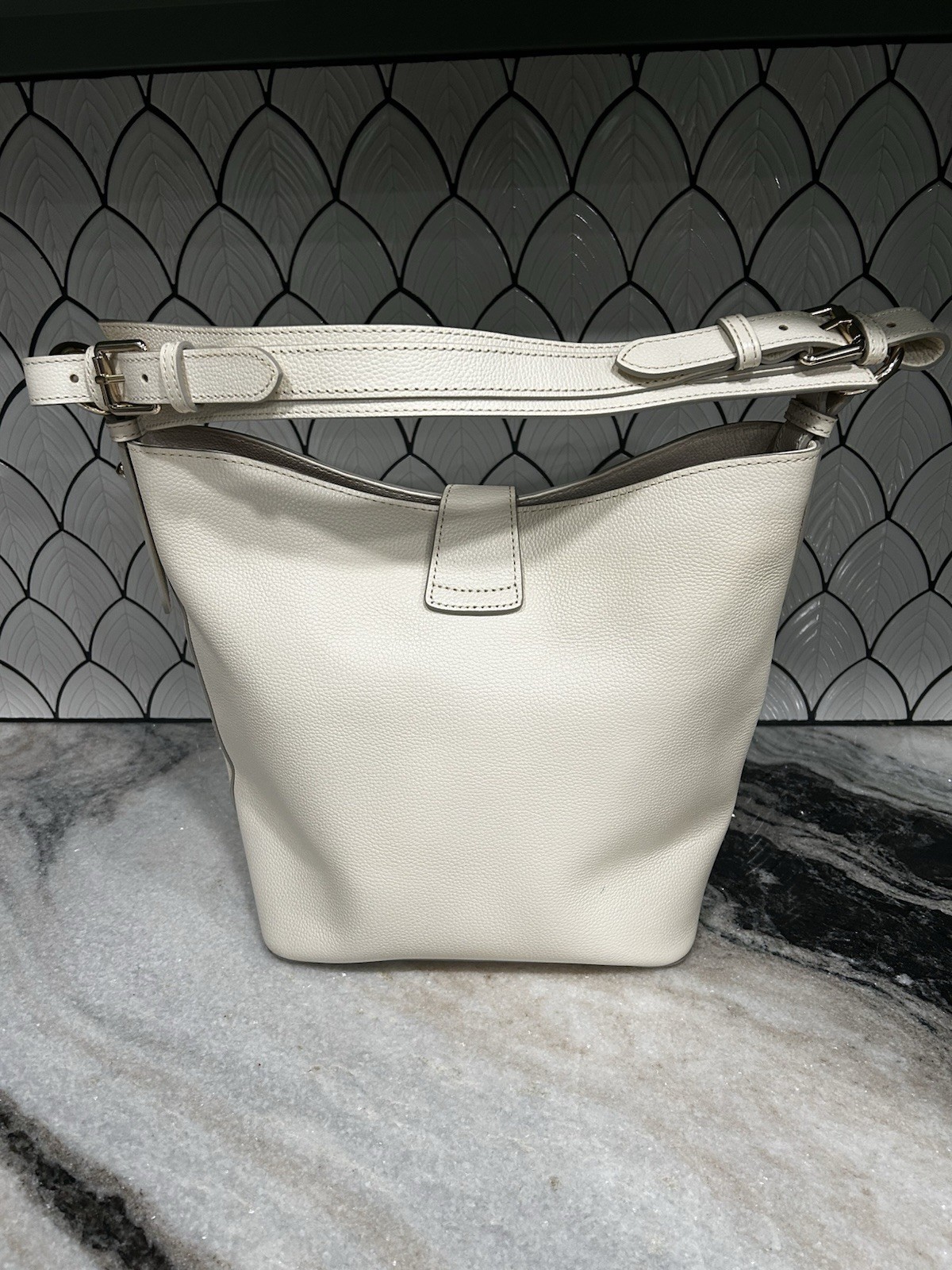 Dooney & Bourke Florentine Toscana Leather Lily Bucket Bag – Cream