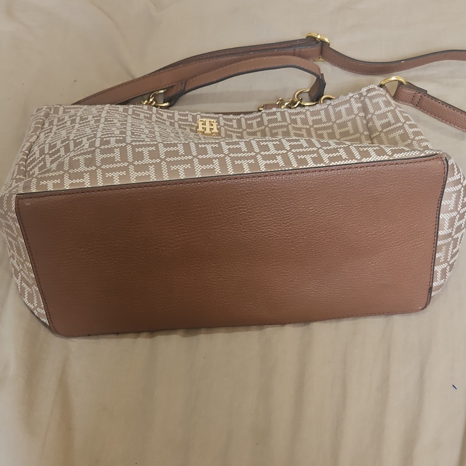 Tommy Hilfiger Beige Logo Tote Bag Zip Closure Double Handles Gold Hardware