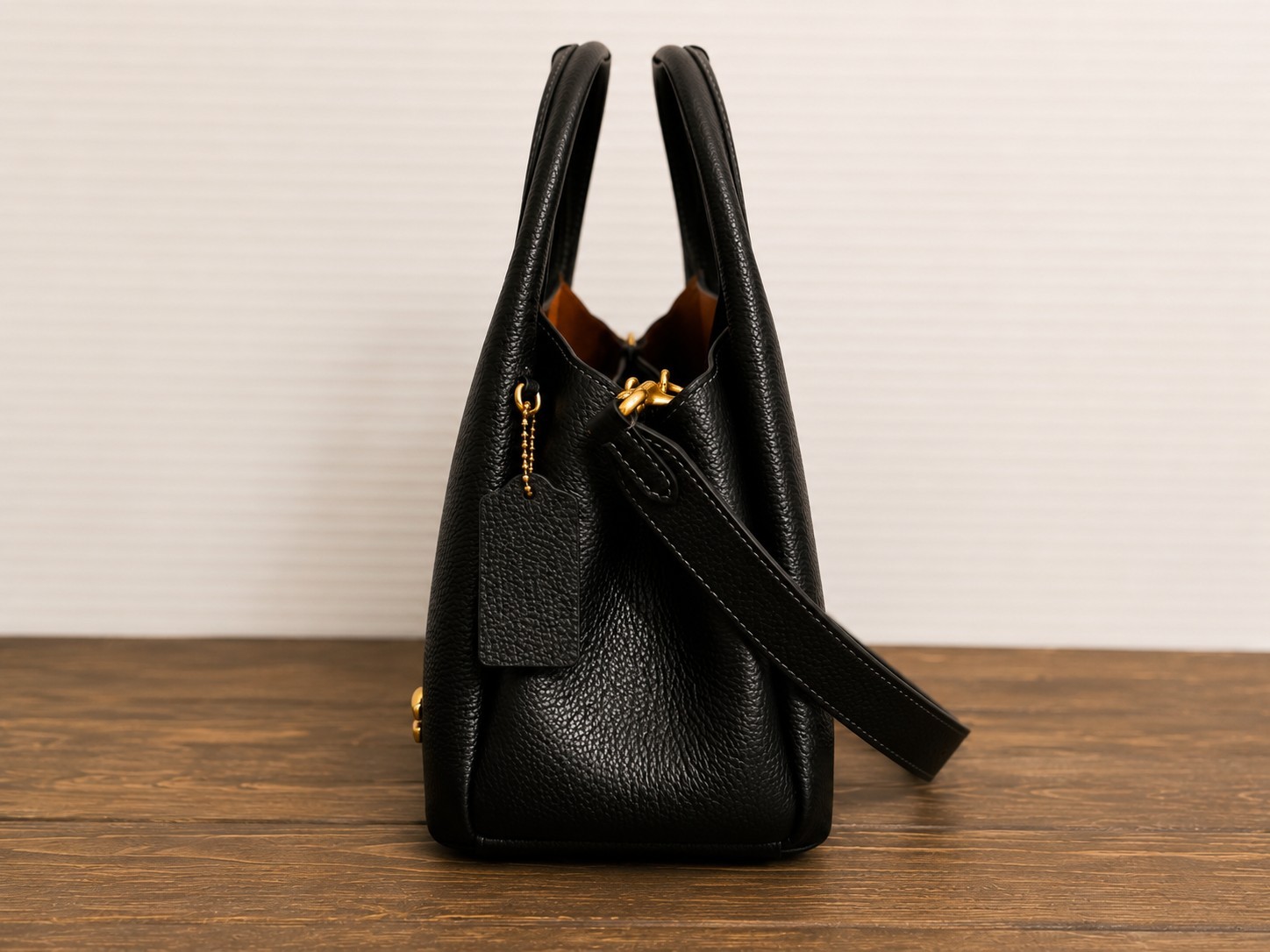 Original Coach Women’s Lana 23 Leather Shoulder Bag – With Tags