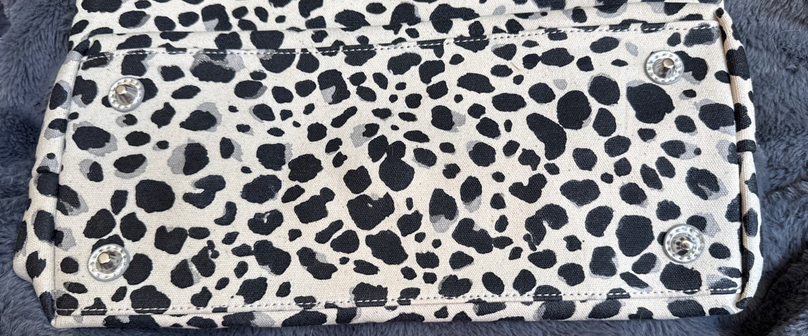 Isaac Mizrahi Live! NWOT~Snow Leopard~Canvas Tote w Dust Bag Animal Print 14X14