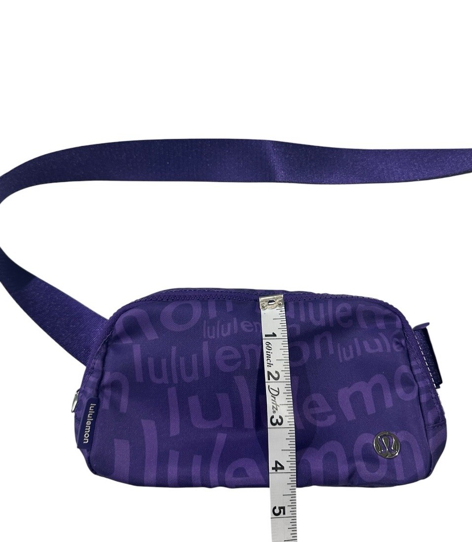 Lululemon Everywhere Belt Bag 1L – Atomic Purple Wobbly Word Graphic Crossbody
