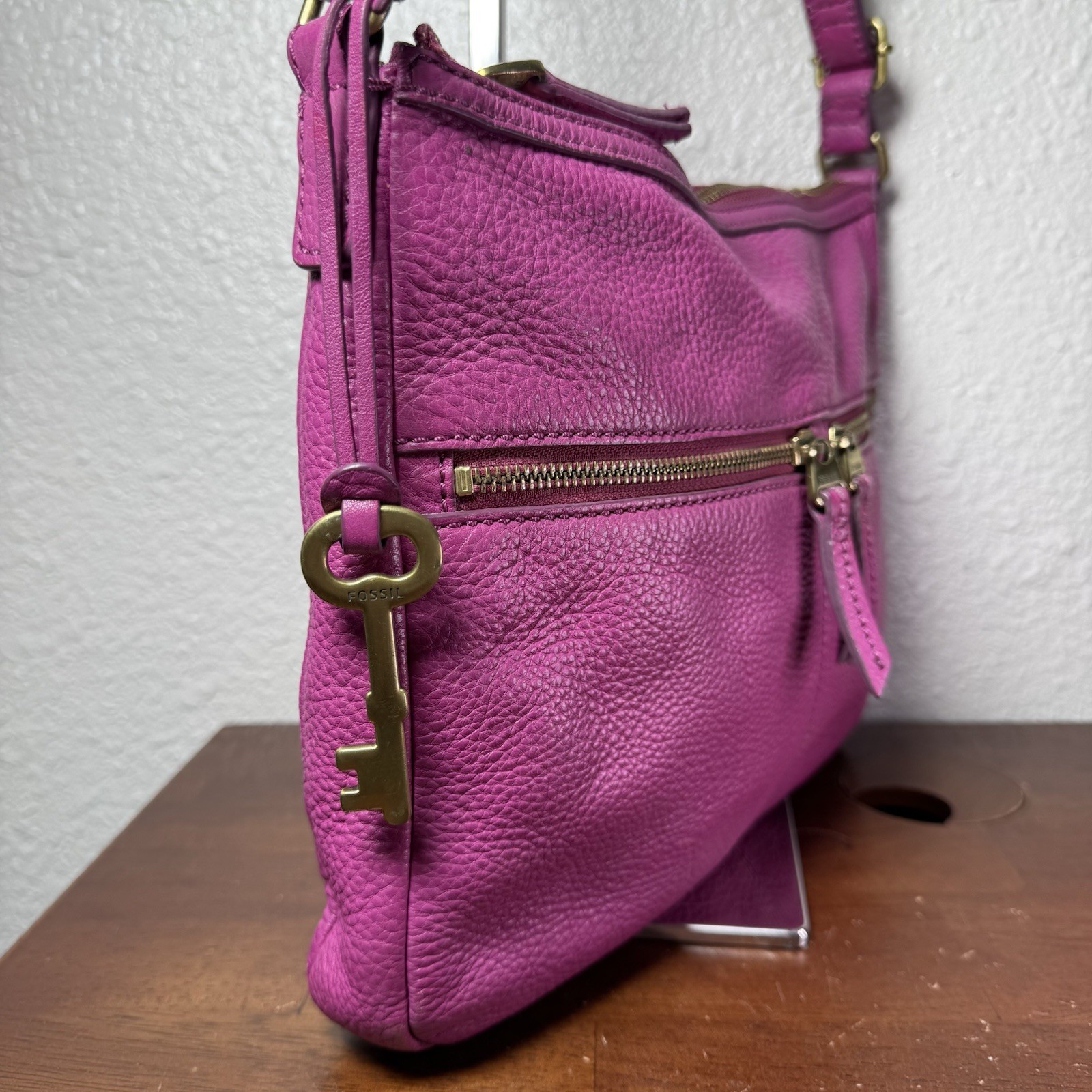 Fossil Erin Fuchisa Pink Pebbled Leather Crossbody Purse Bag Double Pocket Front