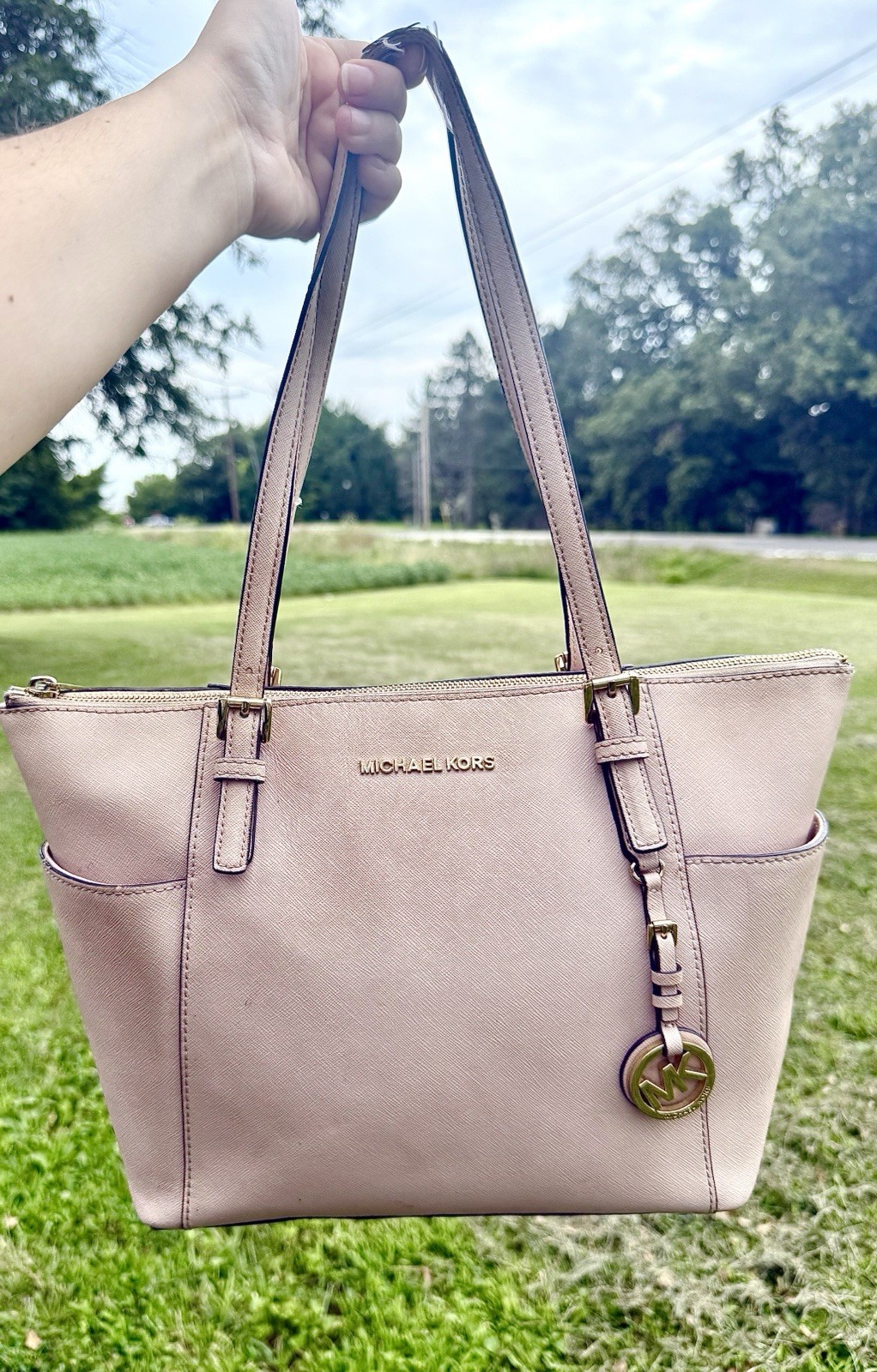 Michael Kors Women’s Beige Zip Tote Bag Gold Hardware Logo Charm Pockets Lined