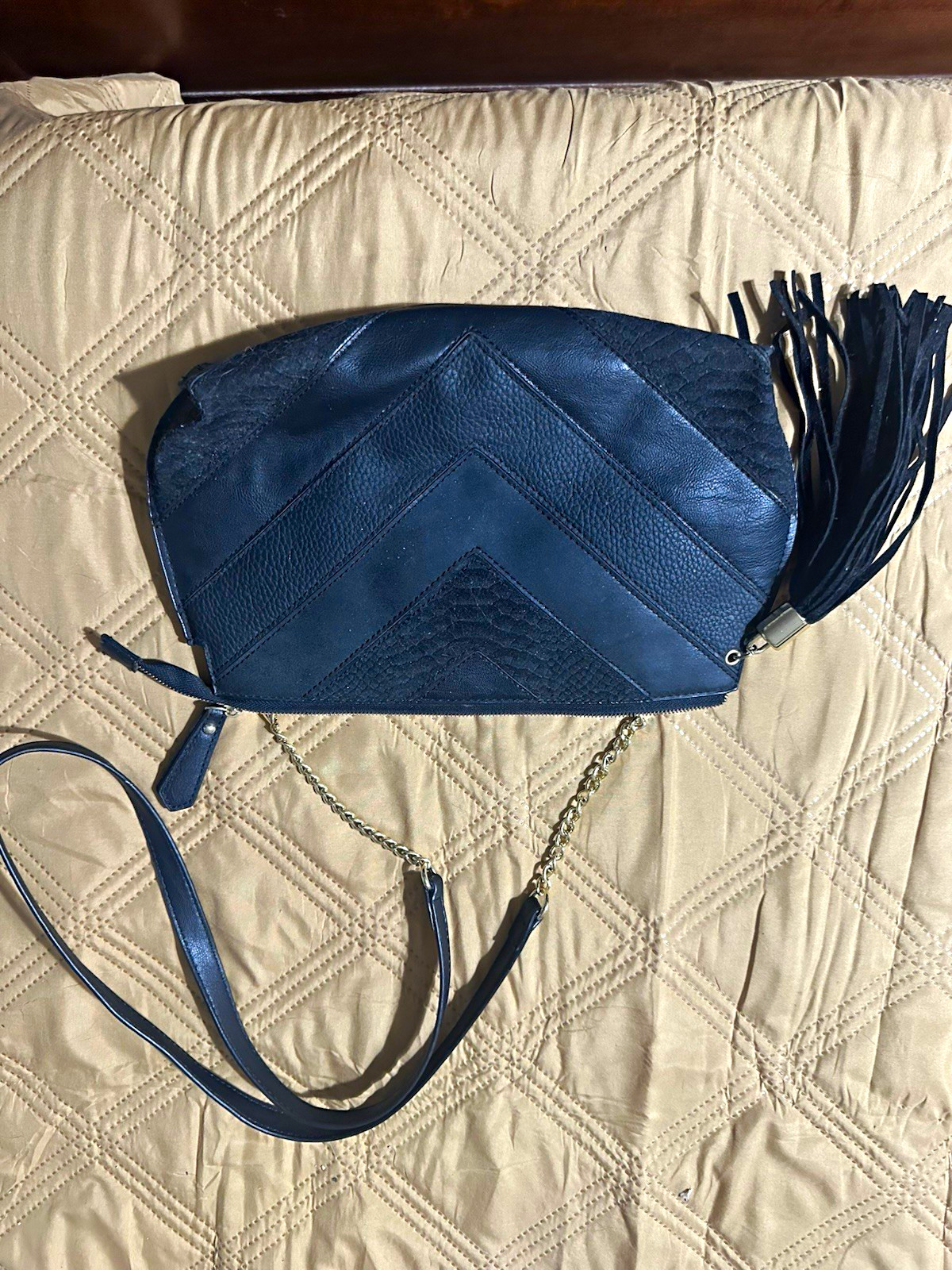 IMheart Women’s black Crossbody Bag Fringe Tassel Chain Strap.