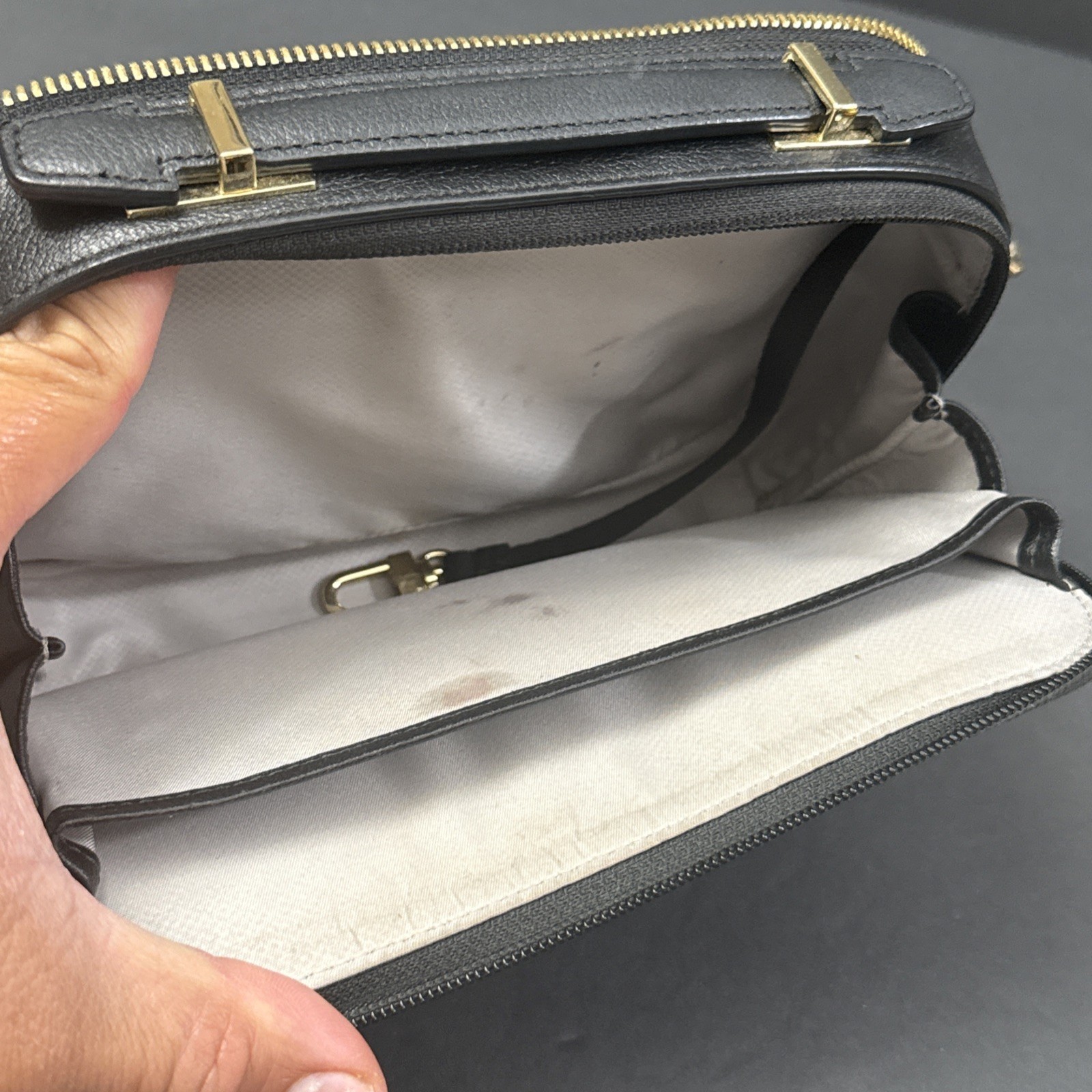 TUMI Black Solid Crossbody Bag Zip Closure Gold Hardware Detachable Strap – READ