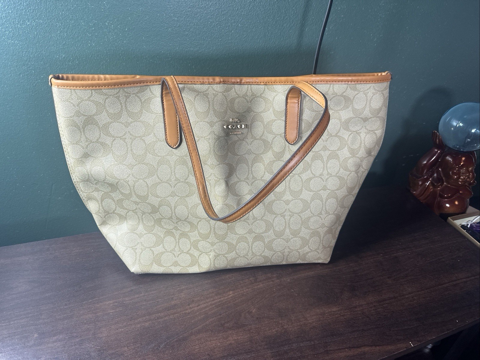 NWT Coach City Tote In Signature Canvas 5696 LT/khaki /LT Saddle