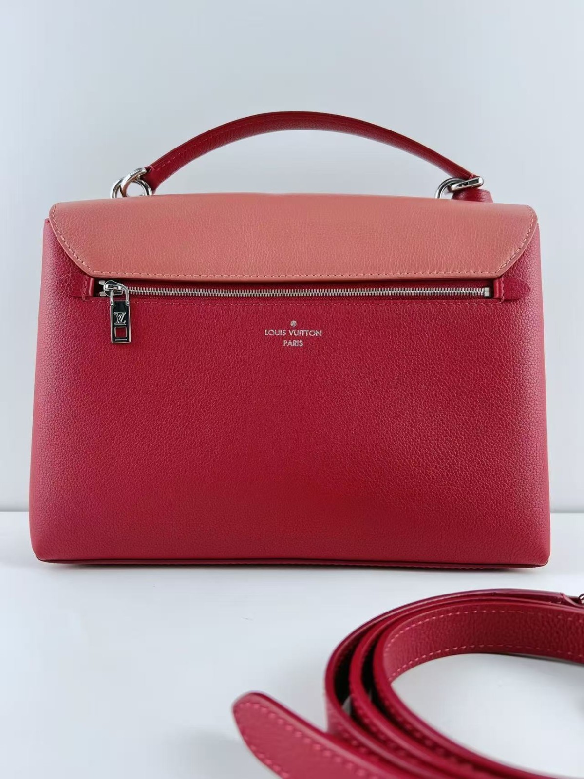 Louis Vuitton Lockme Messenger Bag Multi-Color 28x21x11cm 99% New Crossbody
