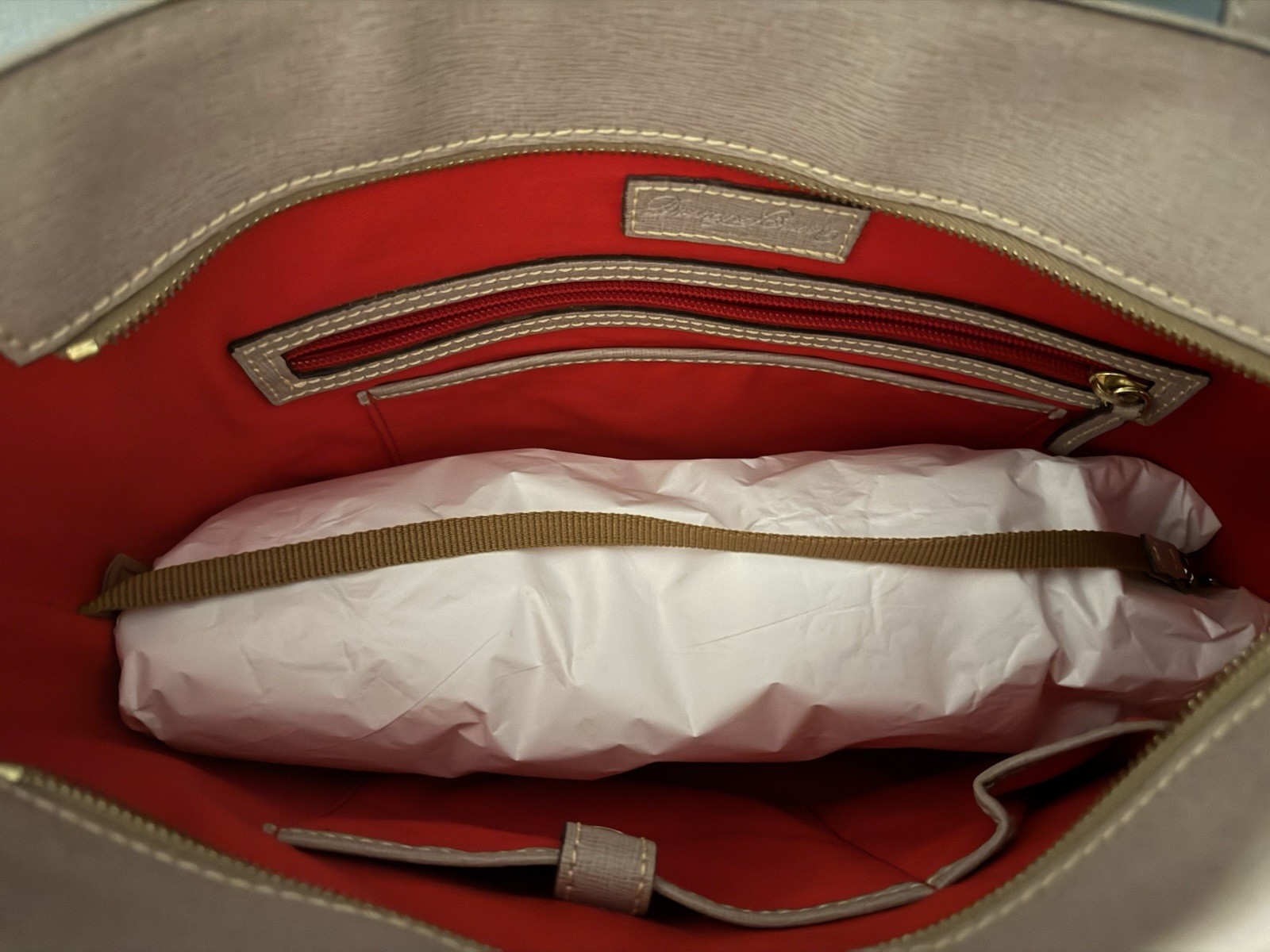 Dooney & Bourke Taupe Tote Bag Red Lining Zip Closure Inner Pockets Gold
