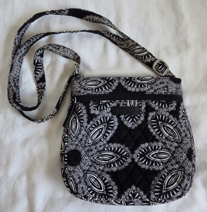 Vera Bradley Messenger Bag Purse Black Crossbody Blanco Bouquet Quilted Zipper