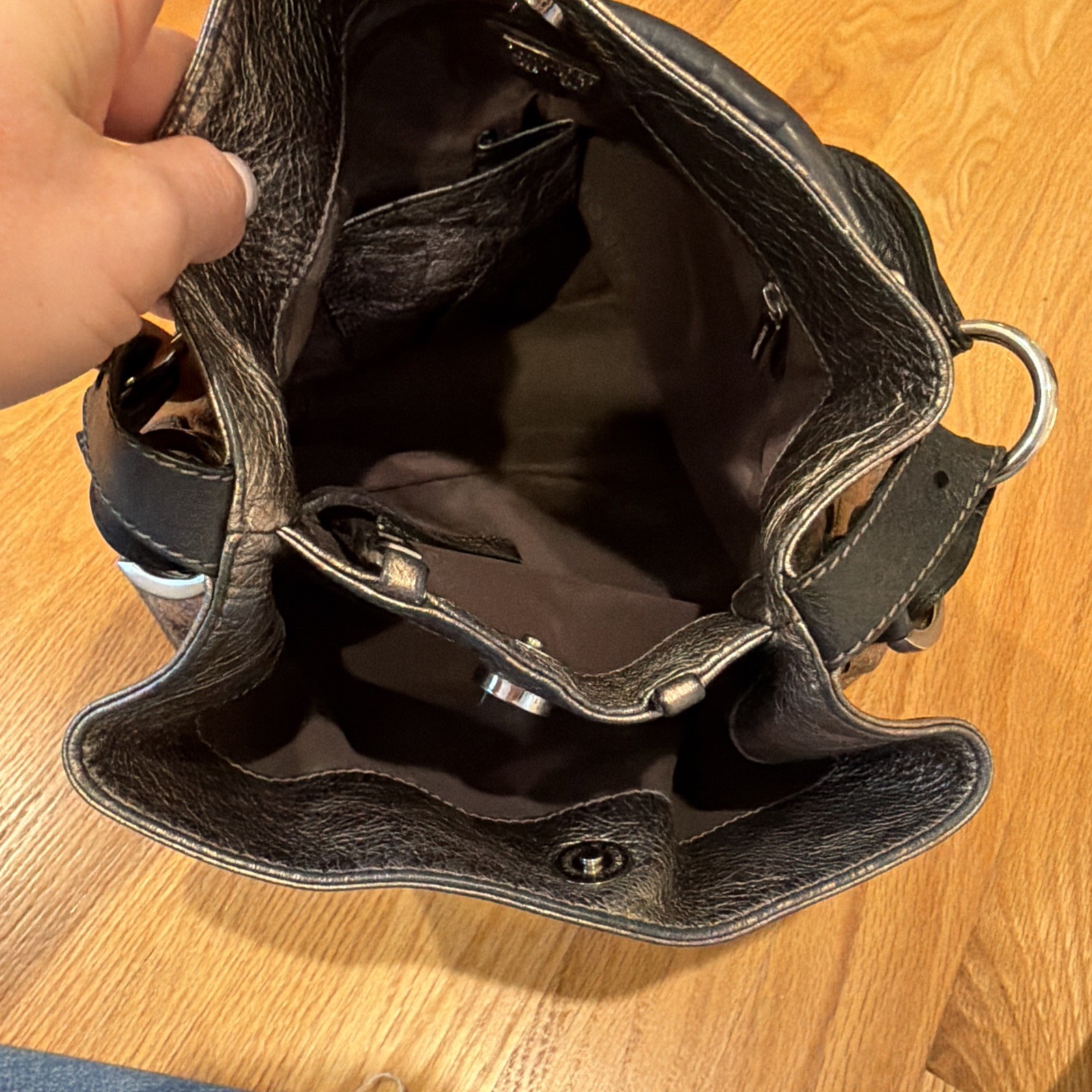 Puntotres Spain Metallic Grey Genuine Leather Bucket Purse w/ Black strap